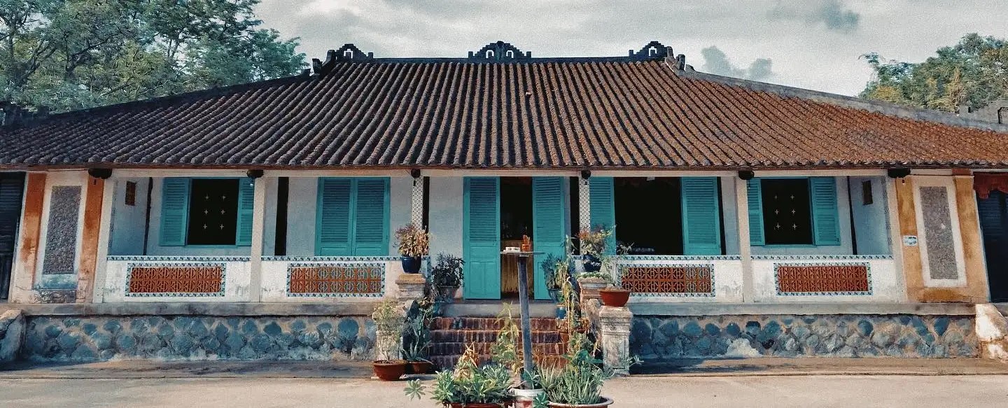 Nhà Trăm Cột