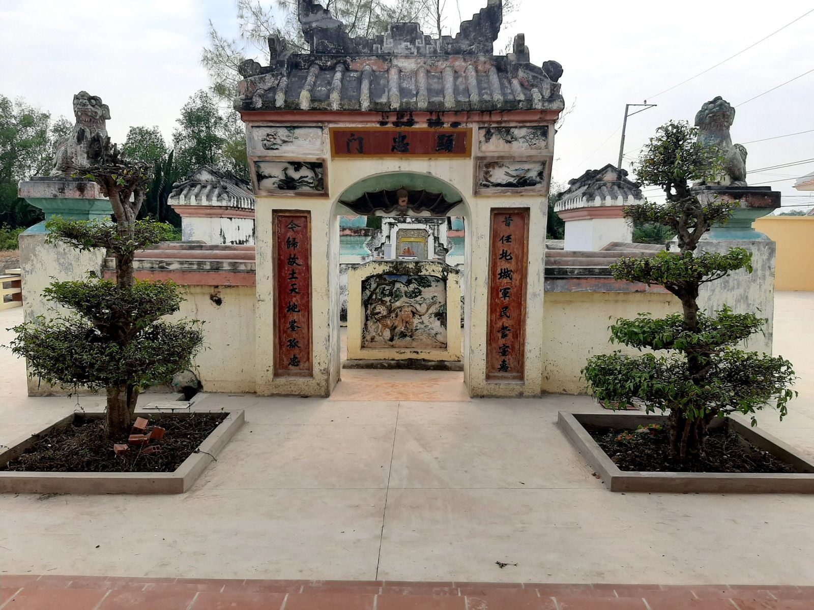 Di tích lịch sử Đình Tân Chánh và Lăng mộ Nguyễn Khắc Tuấn