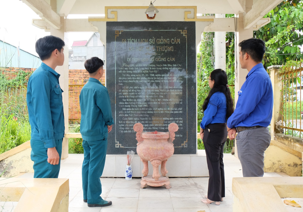 Di tích lịch sử Giồng Cám