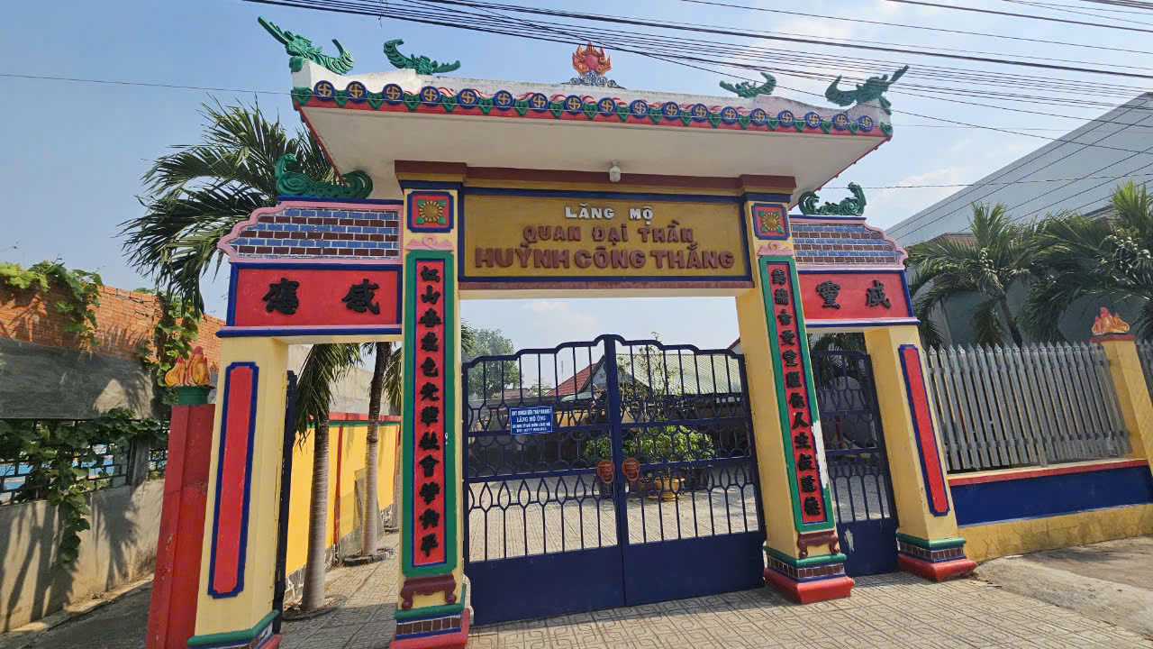 Di tích lịch sử Lăng mộ Quan đại thần Huỳnh Công Thắng
