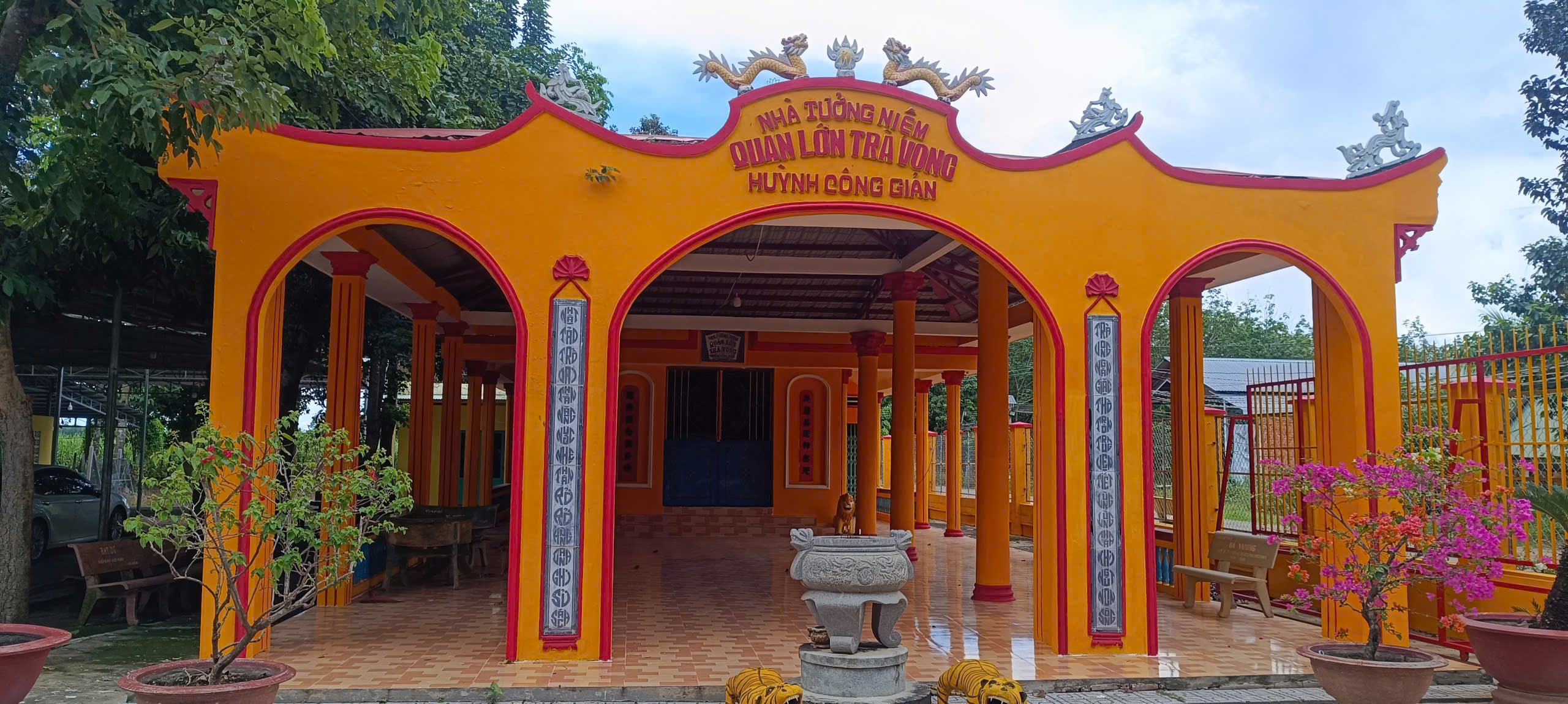 Di tích lịch sử Lăng mộ Quan Lớn Trà Vong