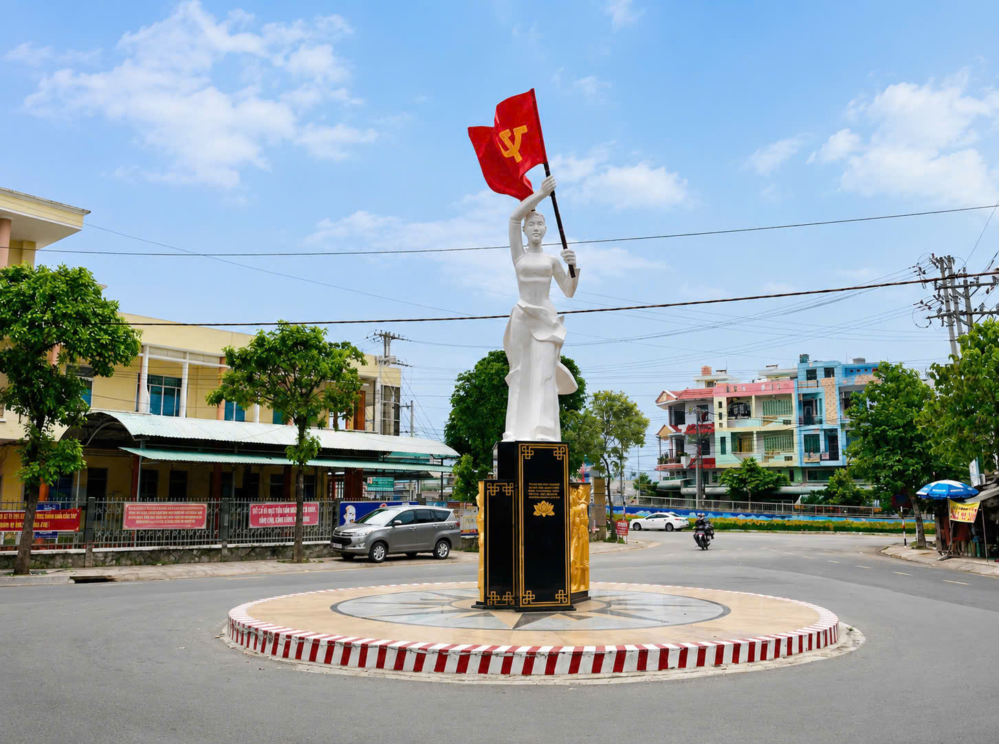 Di tích lịch sử Khu vực tượng đài Bến Lức
