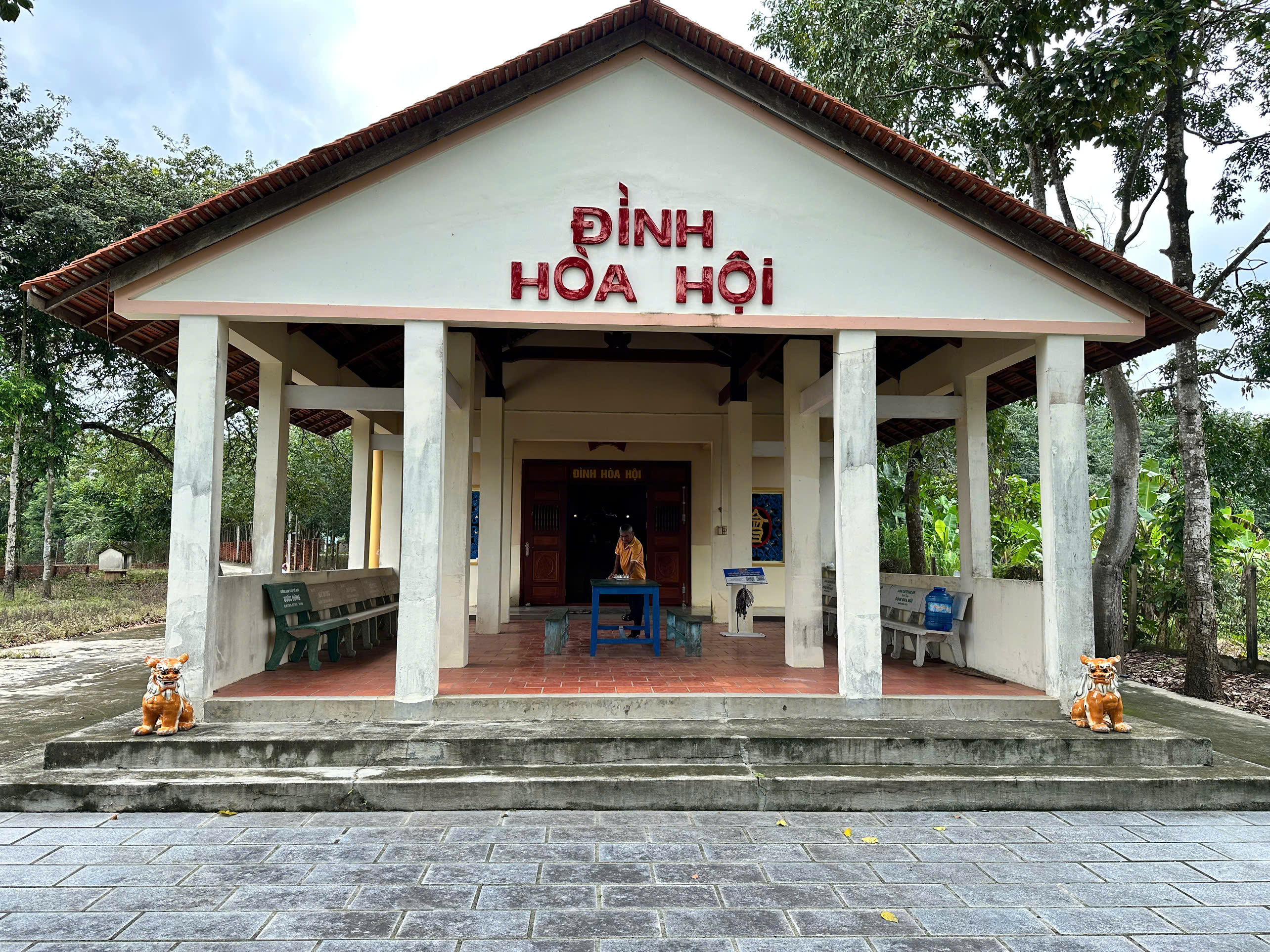 Di tích lịch sử Đình Hòa Hội