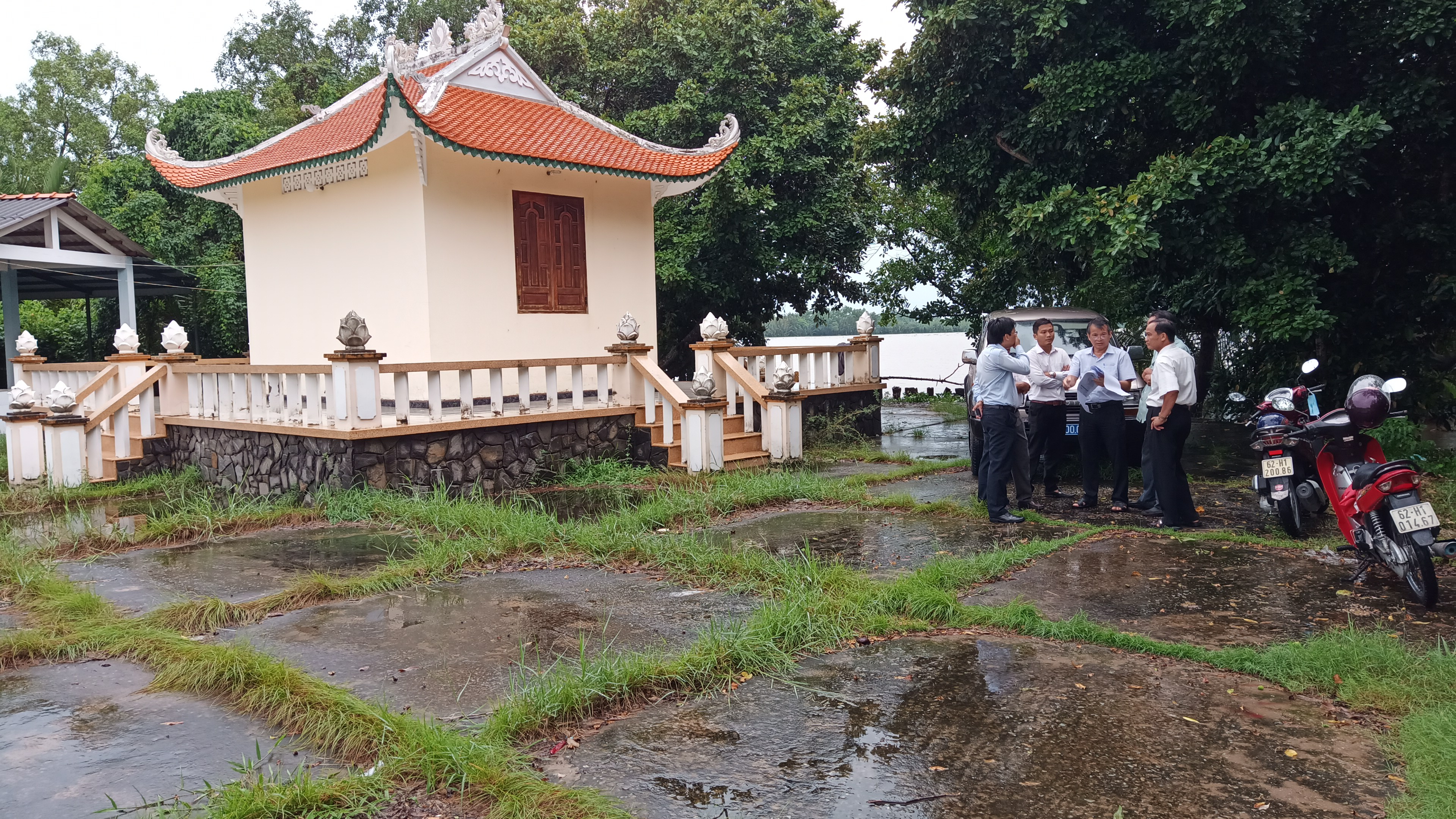 Di tích lịch sử Miễu ông Bần Quỳ