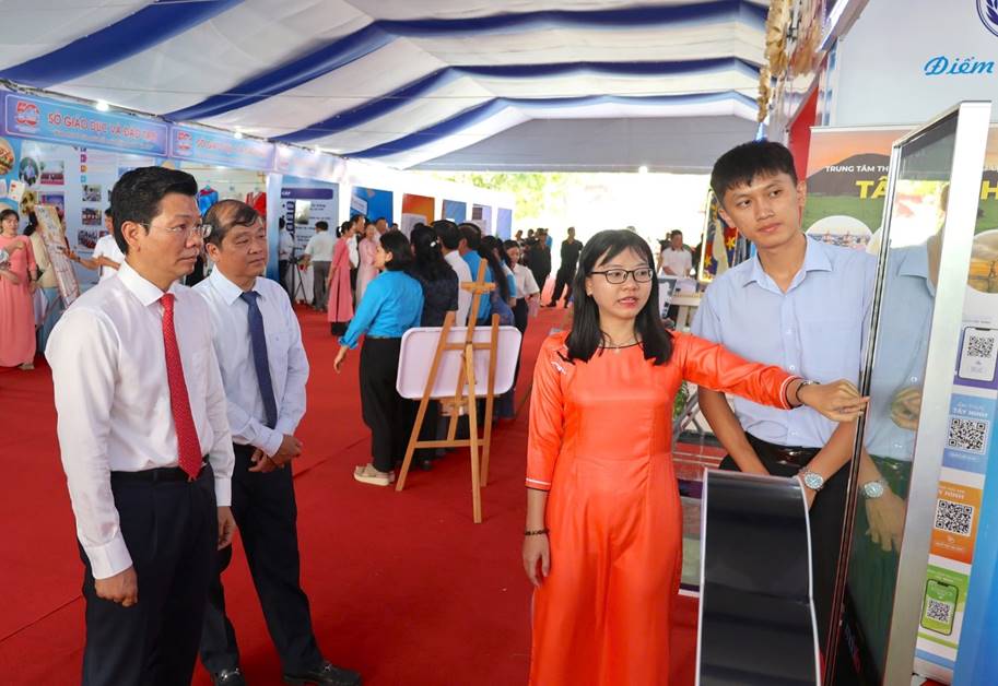 Tây Ninh khai mạc chuỗi sự kiện chào mừng đại lễ