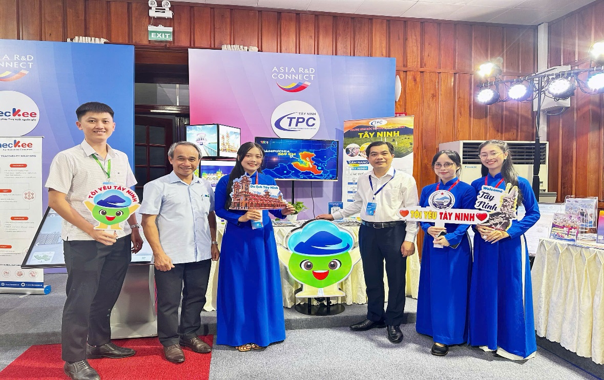 Trung tâm Xúc tiến du lịch tham gia trưng bày quảng bá du lịch thông minh tại Diễn đàn ASIA R&D CONNECT 2025