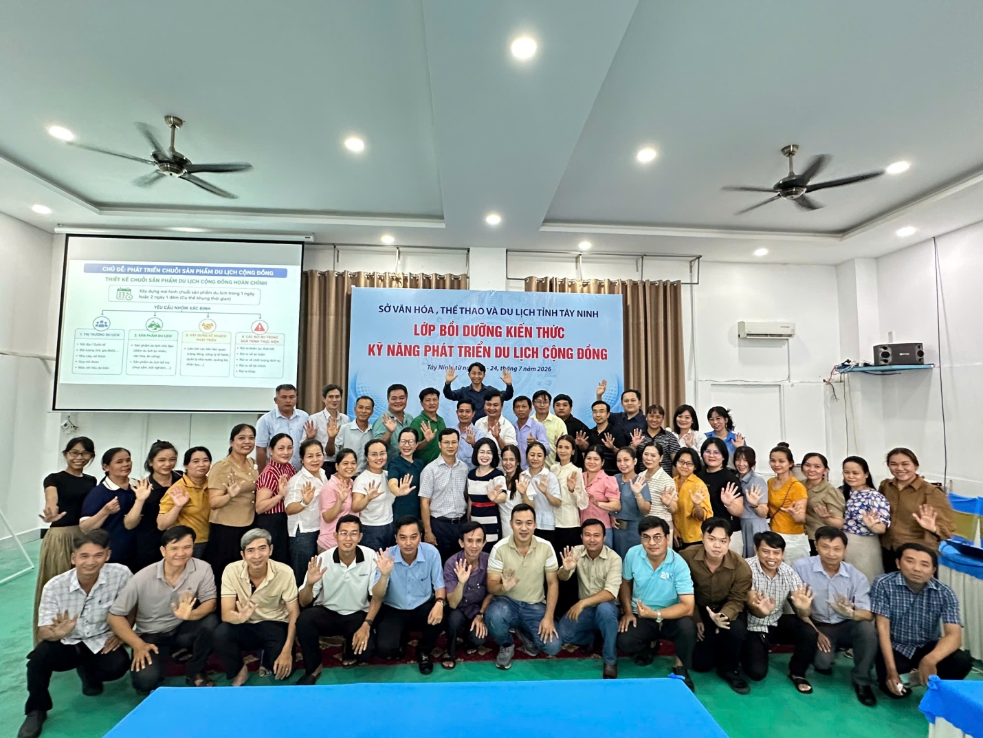 Bế giảng lớp bồi dưỡng kiến thức, kỹ năng phát triển du lịch cộng đồng: Gắn lý thuyết với thực tiễn, lan tỏa tư duy, phát triển du lịch bền vững