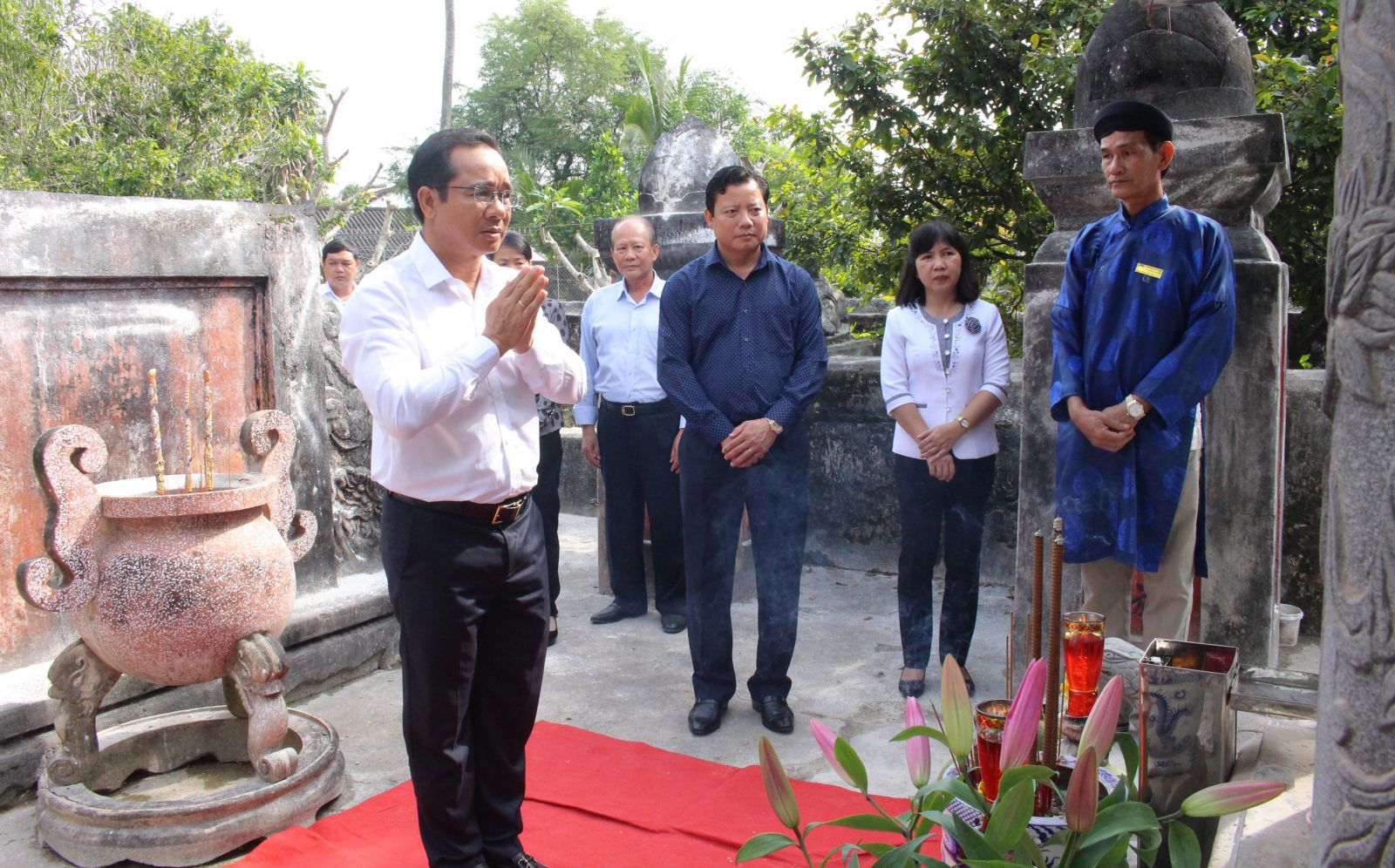 Nguyên Chủ tịch nước – Trương Tấn Sang viếng nhà tưởng niệm liệt sĩ Tiểu đoàn 263