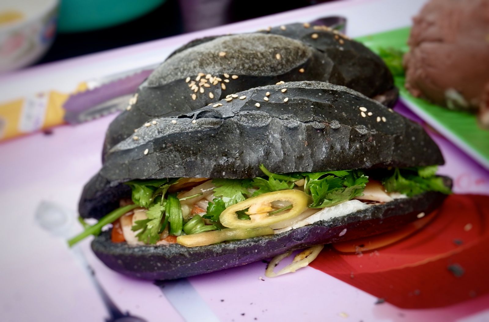 BÁNH MÌ "BÓNG ĐÊM" CÓ GÌ ĐẶC BIỆT?