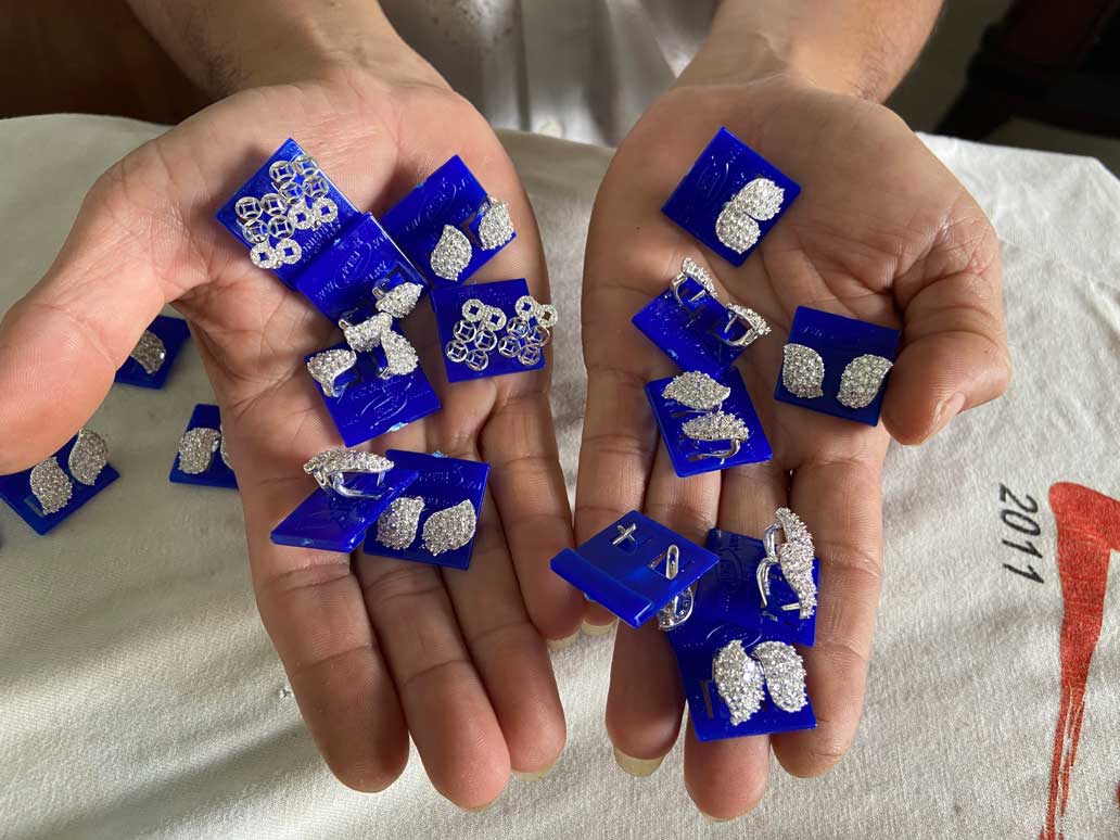 Giữ lửa nghề kim hoàn thủ công