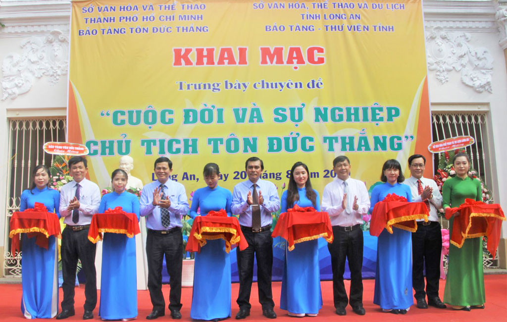 Khai mạc Triển lãm kỷ niệm Ngày sinh Chủ tịch Tôn Đức Thắng