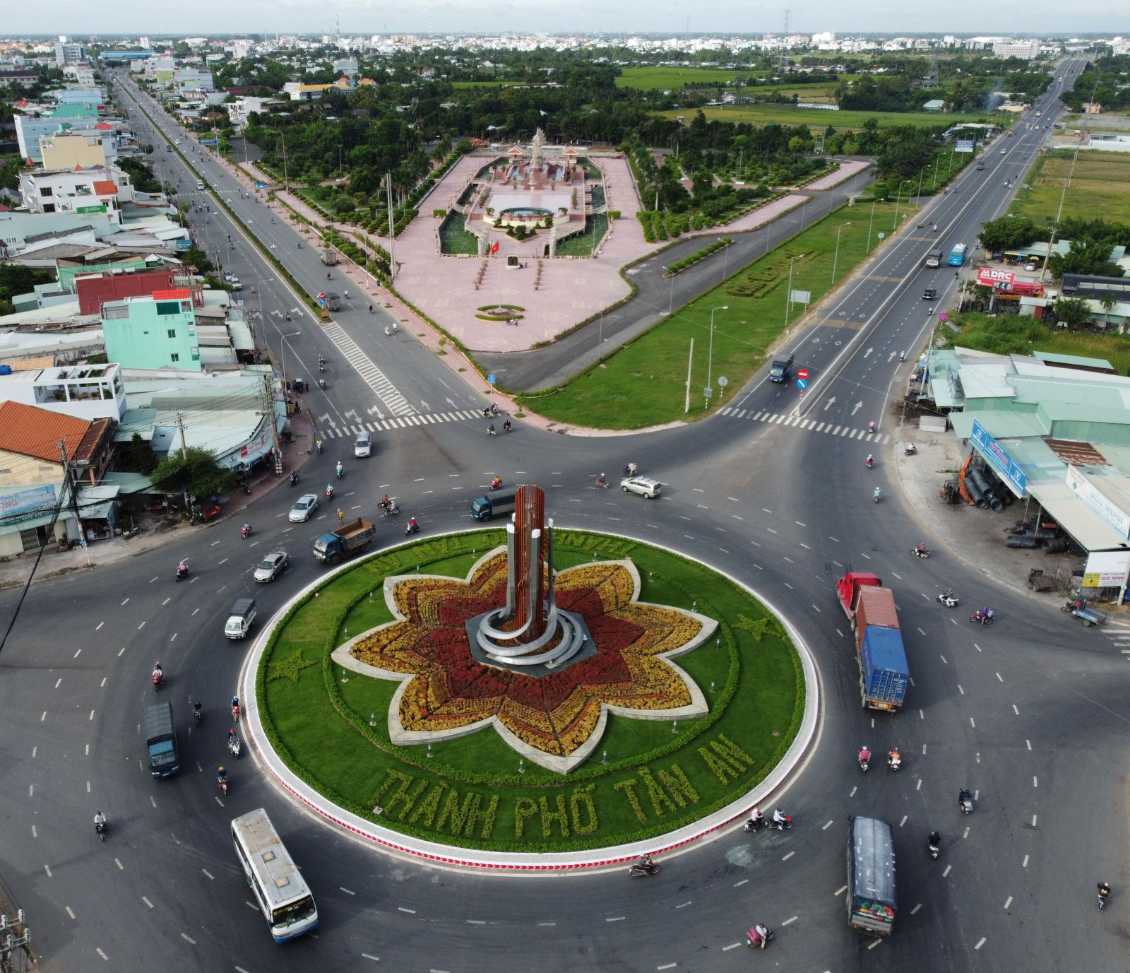 Thành phố Tân An mừng công công trình trọng điểm, công trình chào mừng Đại hội
