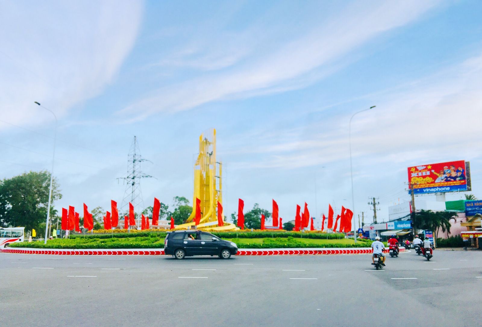 Ý nghĩa biểu tượng tại vòng xoay phường 5 và công viên phường 2, TP.Tân An